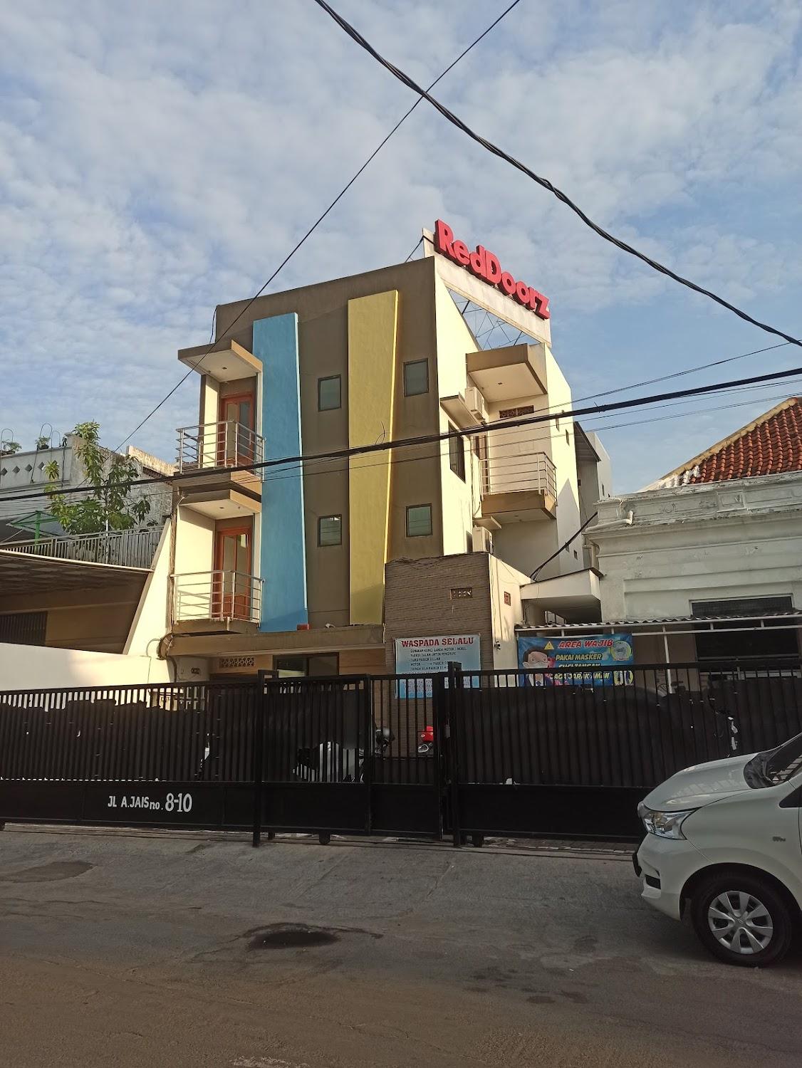 Cover Image for RedDoorz @ Genteng Surabaya