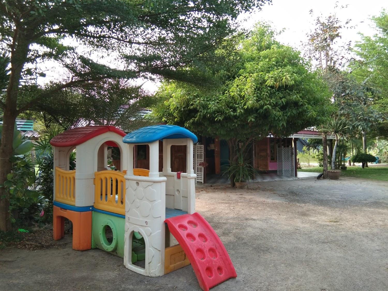 Cover Image for บ้านชายทุ่ง รีสอร์ท