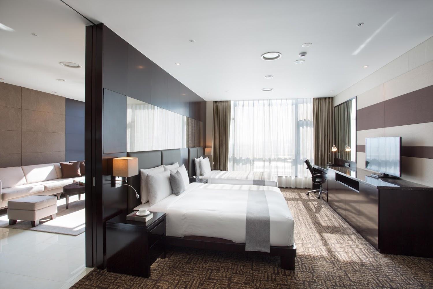 Cover Image for Isquare Hotel