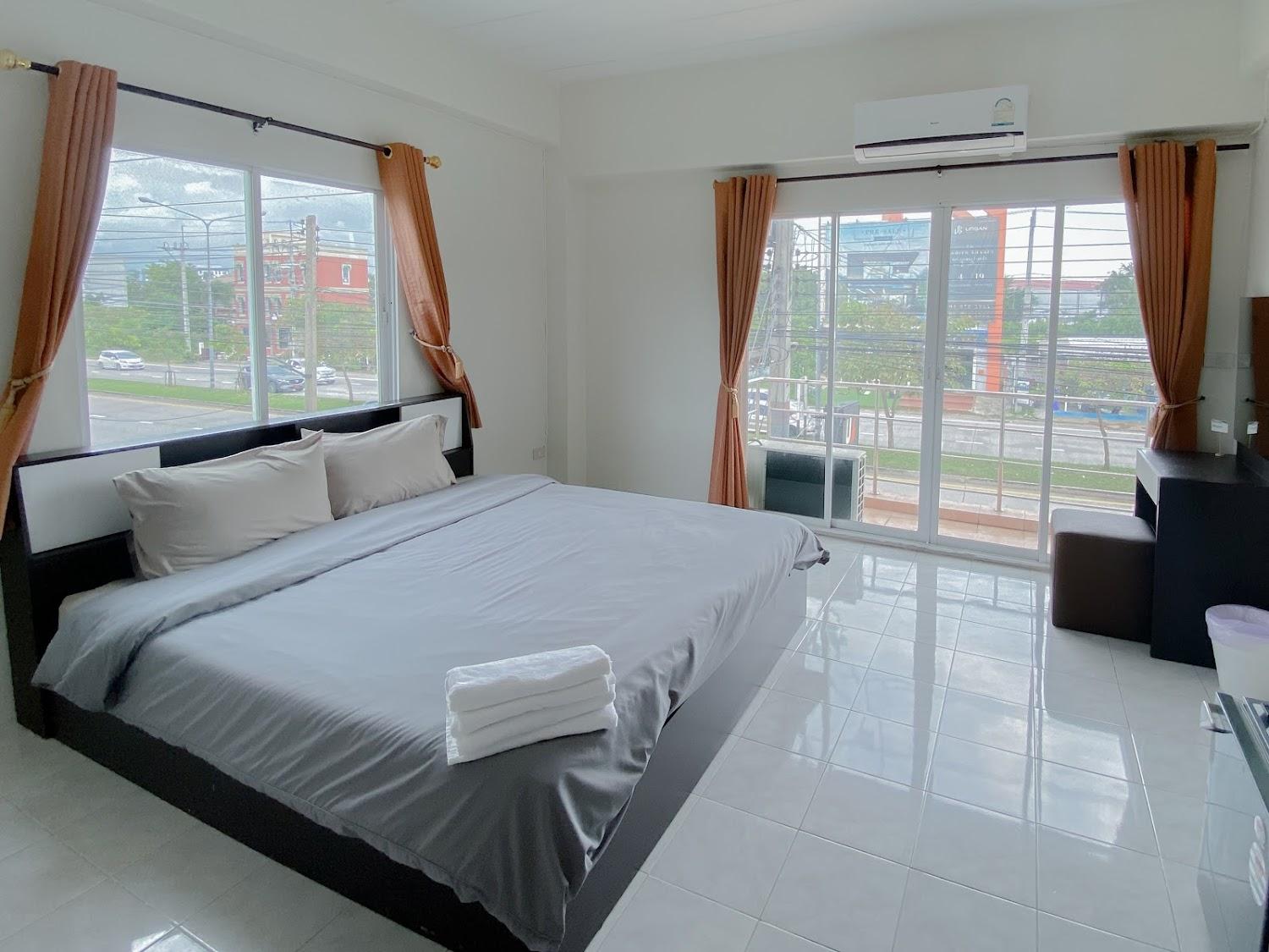 Cover Image for Uh Hostel