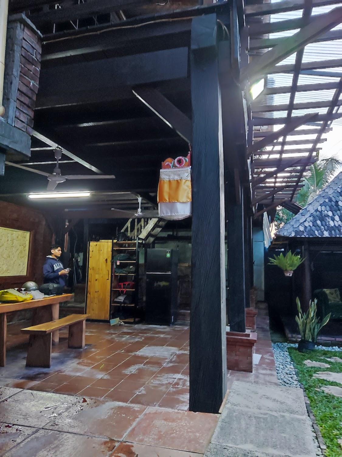 Cover Image for Vila Kayu 81