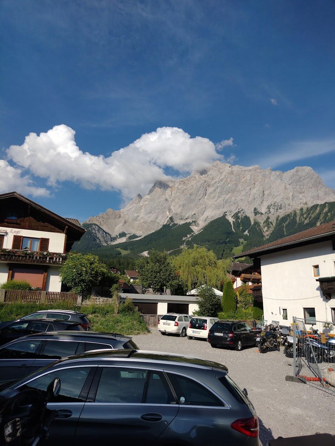 Cover Image for Mellow Mountain Hostel