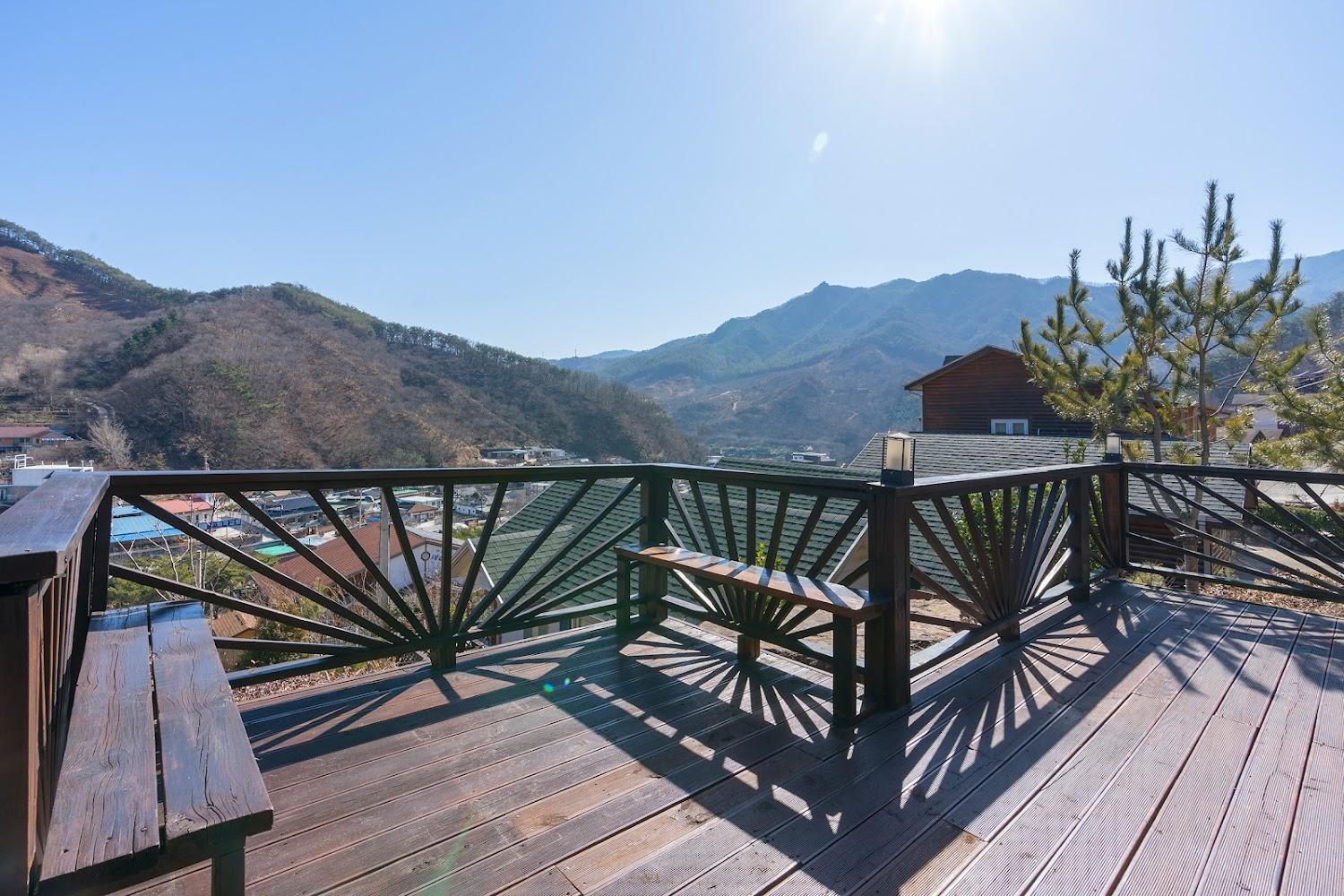 Cover Image for 지리산쉬리펜션