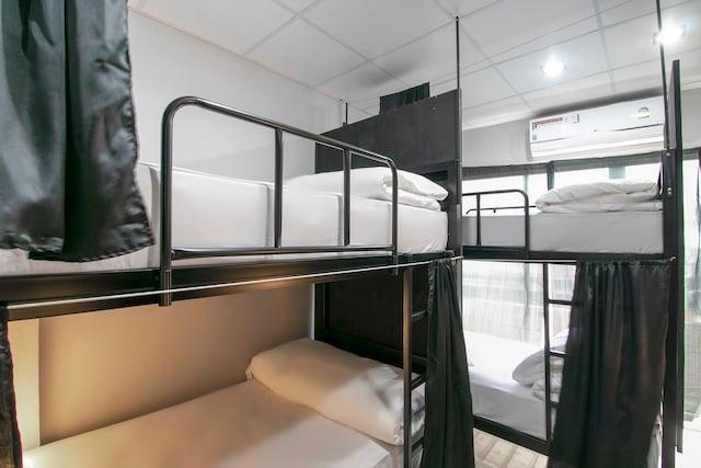 Cover Image for OYO 1158 Thestaycafe Hostel