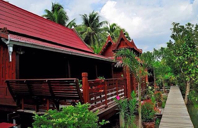 Cover Image for เรือนอัมพวา