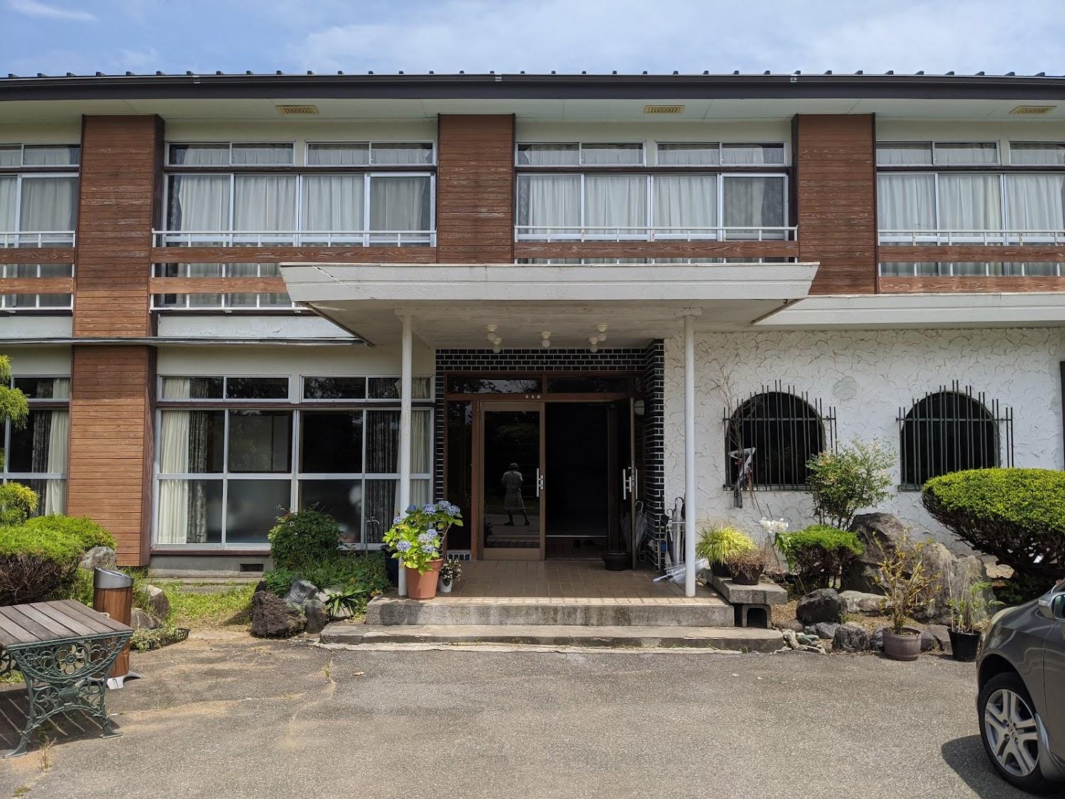 Cover Image for 薬泉園