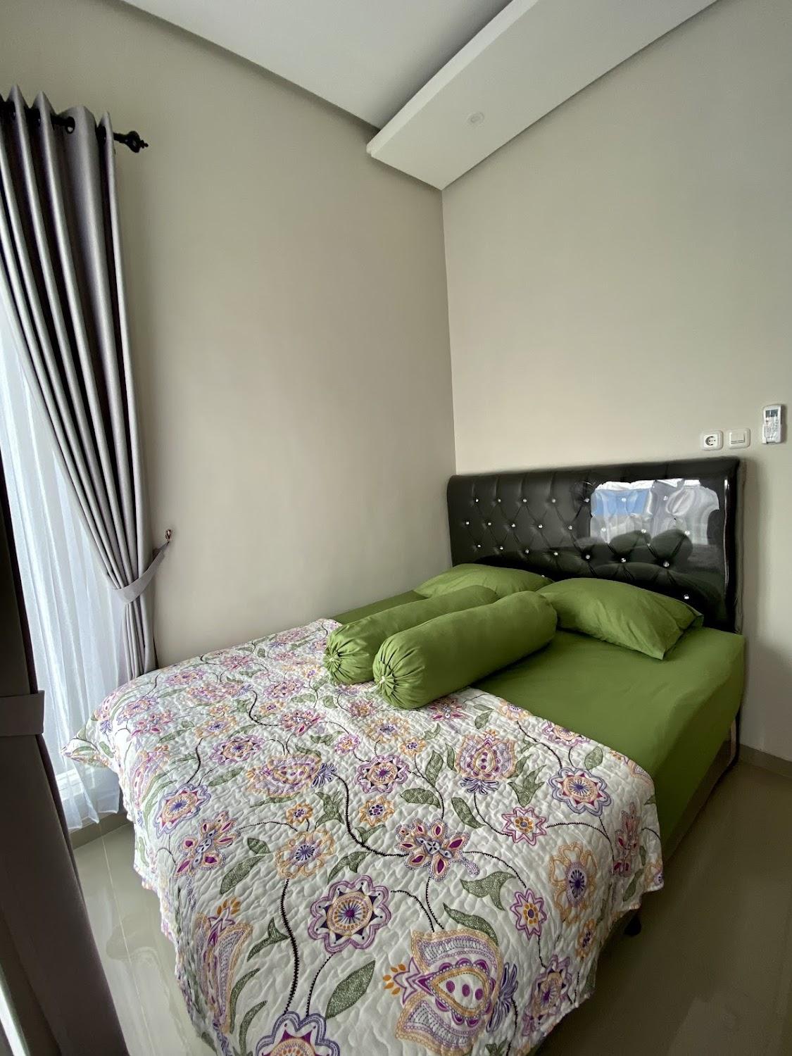 Cover Image for Villa inyong batu