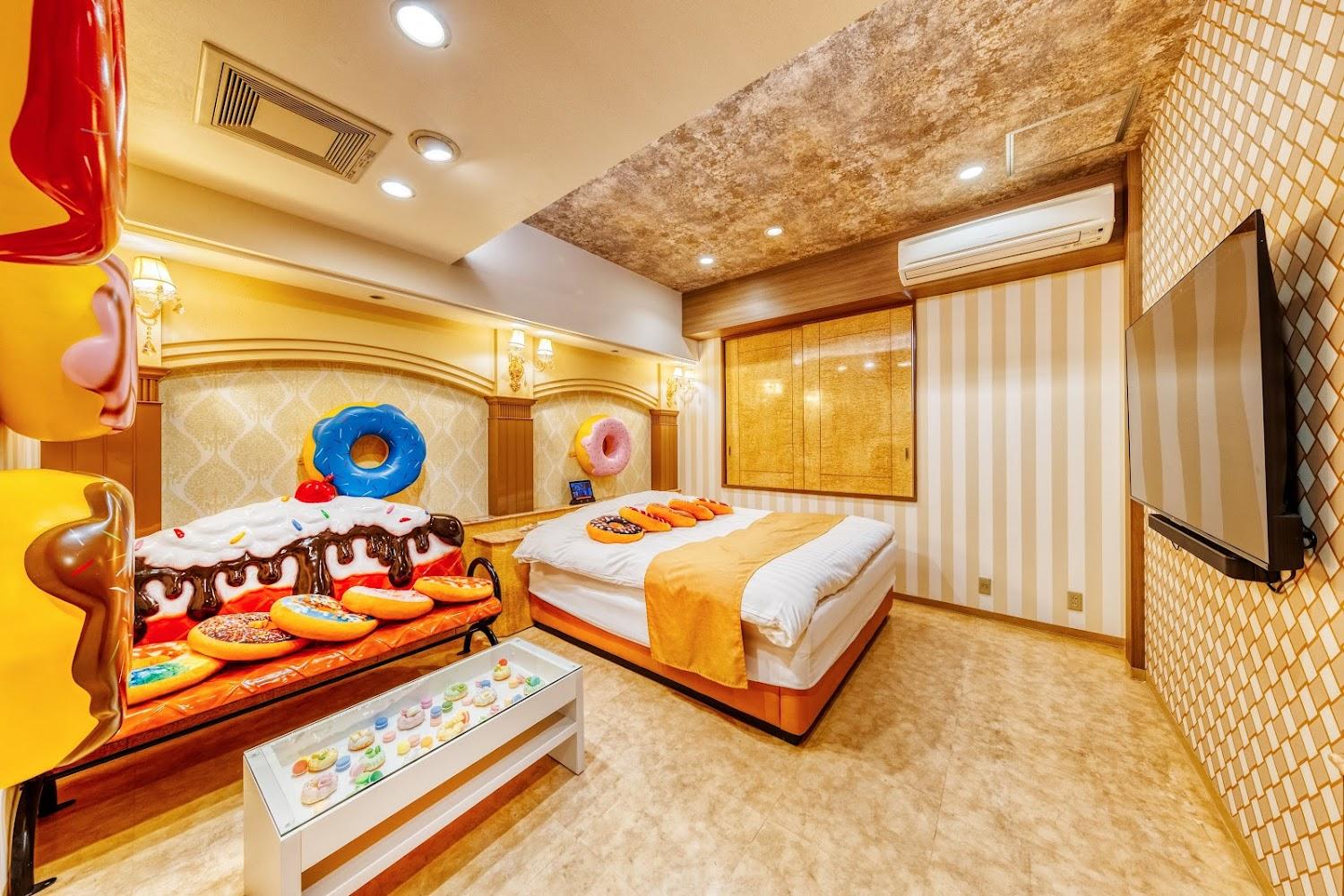 Cover Image for Hotel Shine