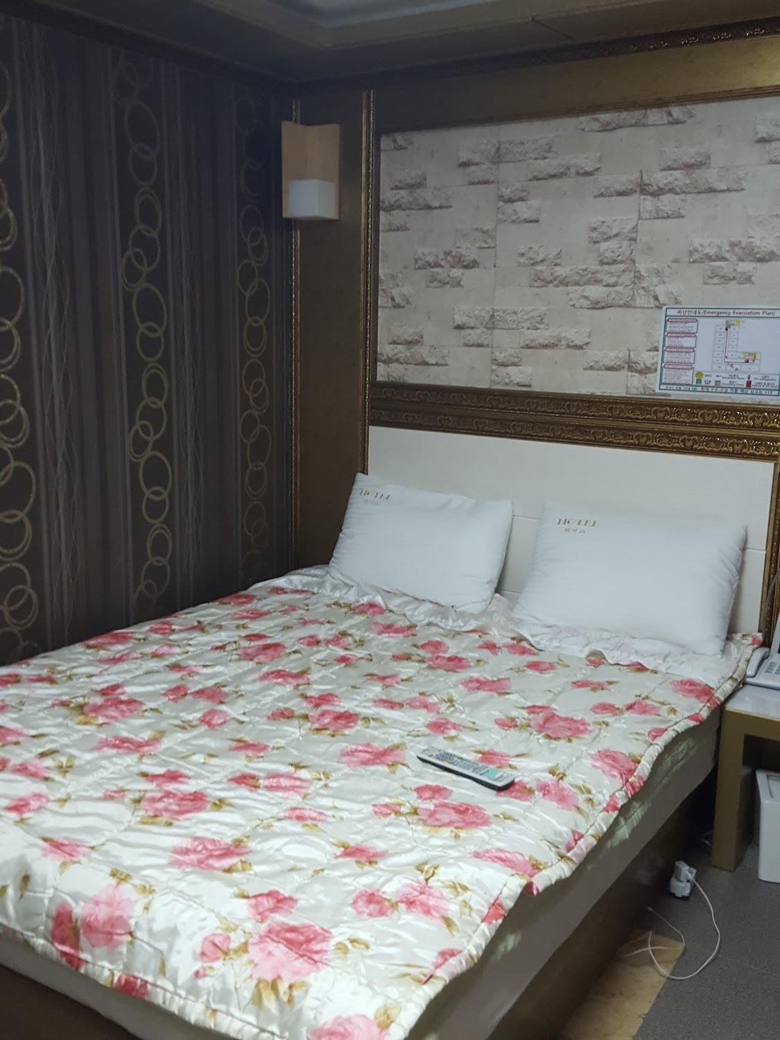 Cover Image for 피닉스모텔
