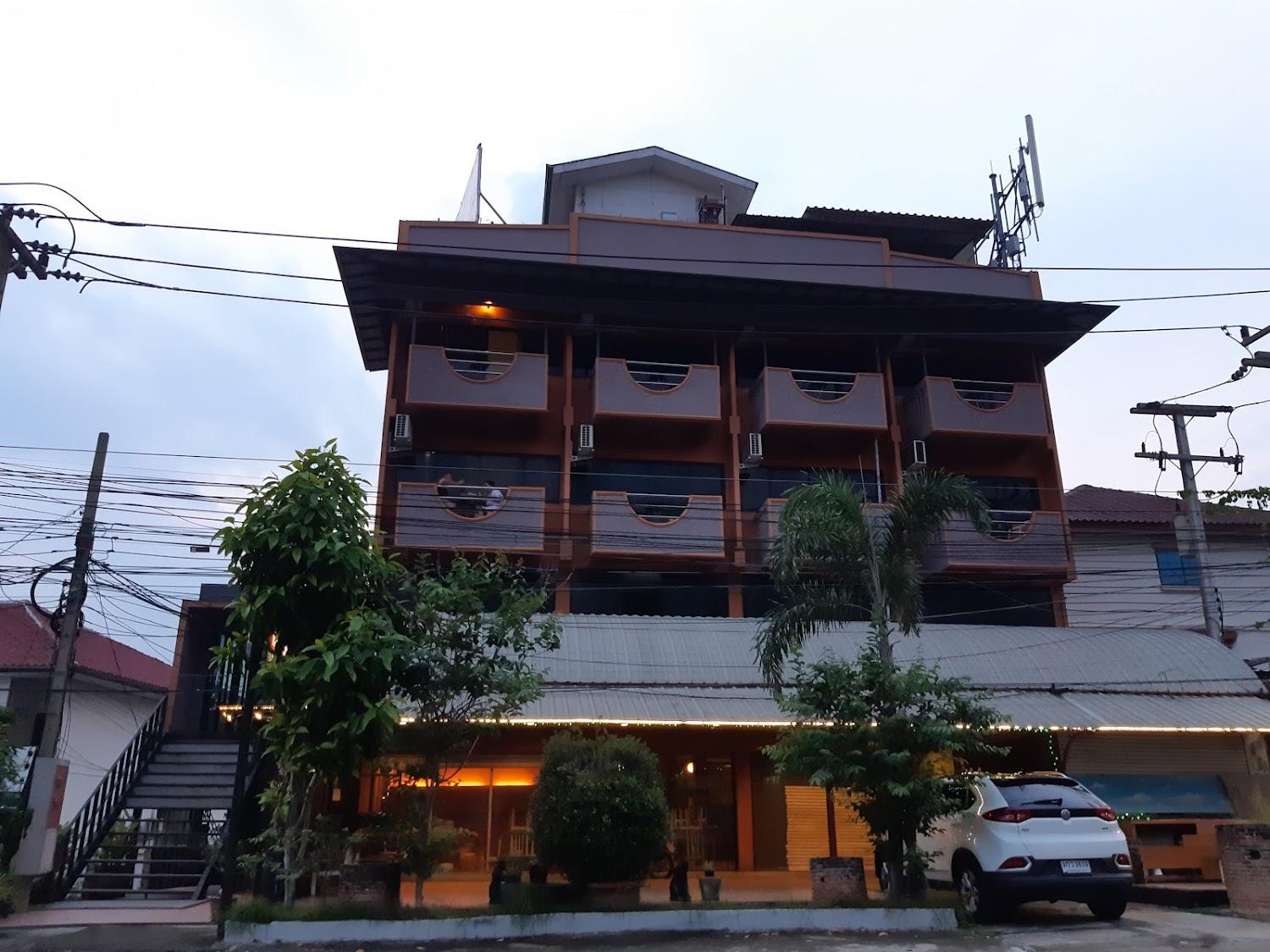 Cover Image for ศรีกรุงดีลักซ์ (Srikrung Deluxe Hotel)