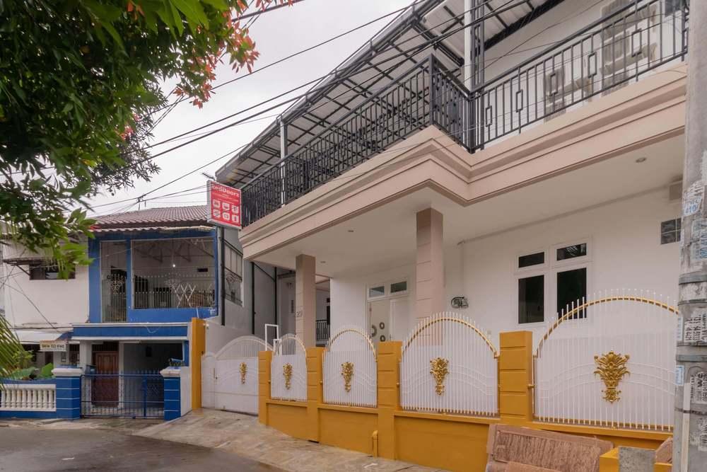 Cover Image for RedDoorz Syariah near Summarecon Mall Bekasi