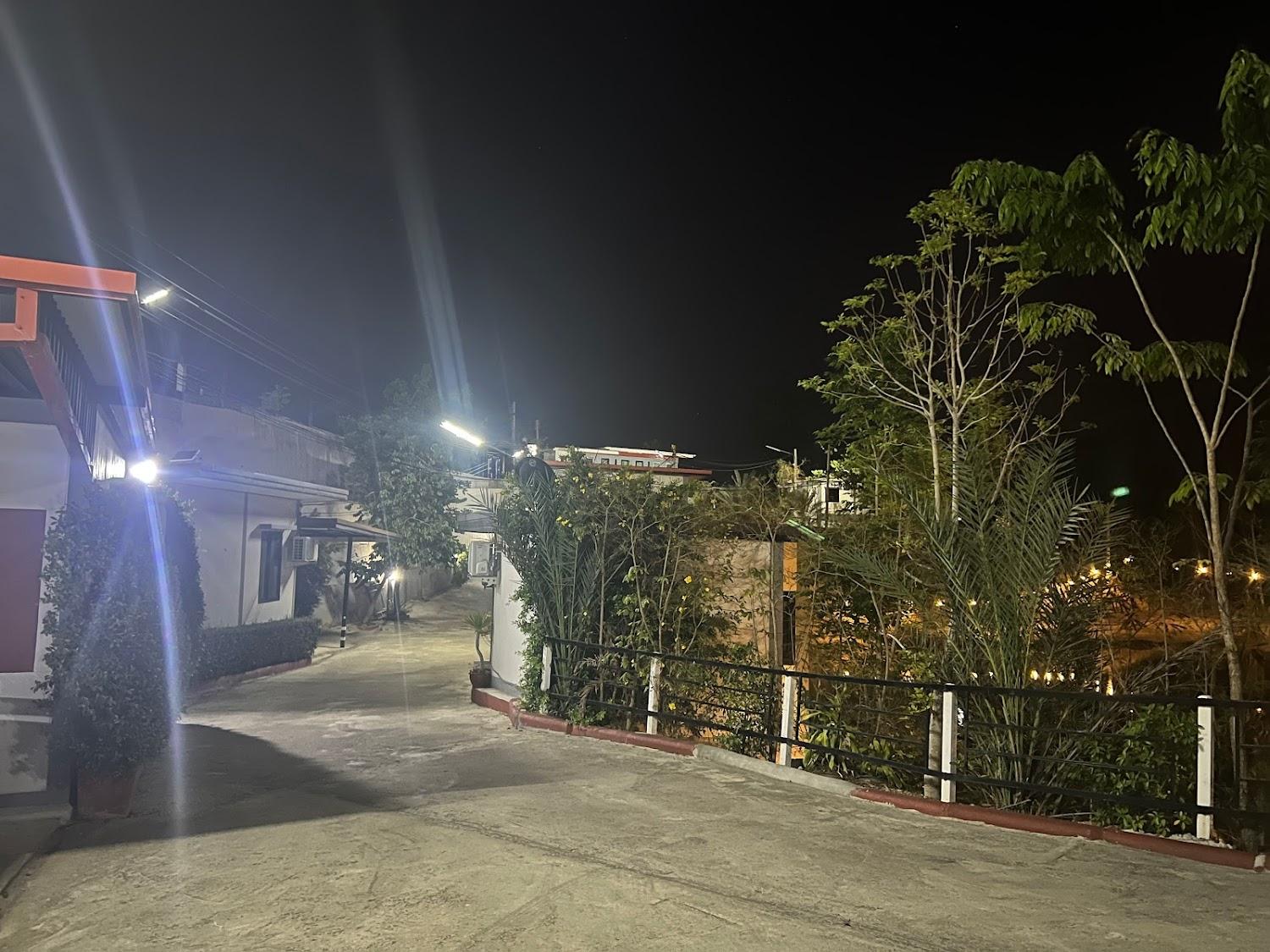 Cover Image for Red House Resort