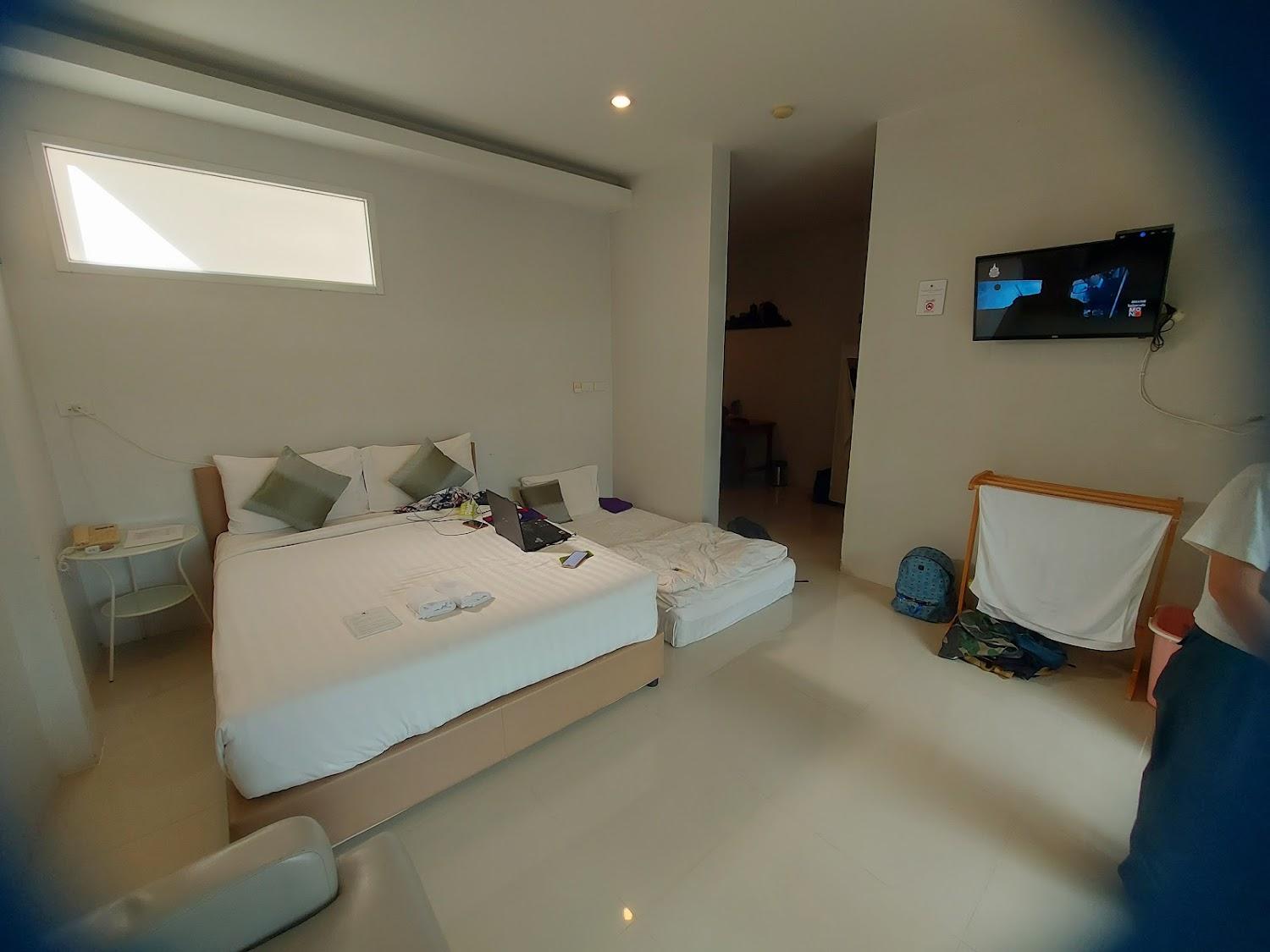 Cover Image for I Dee Hotel