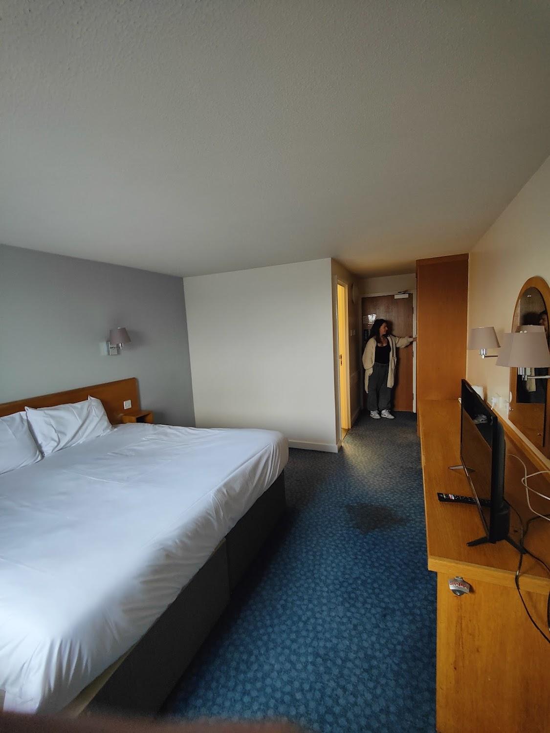 Cover Image for Thurrock Hotel M25 Services