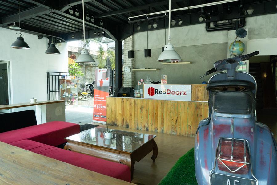 Cover Image for RedDoorz near Alun Alun Madiun