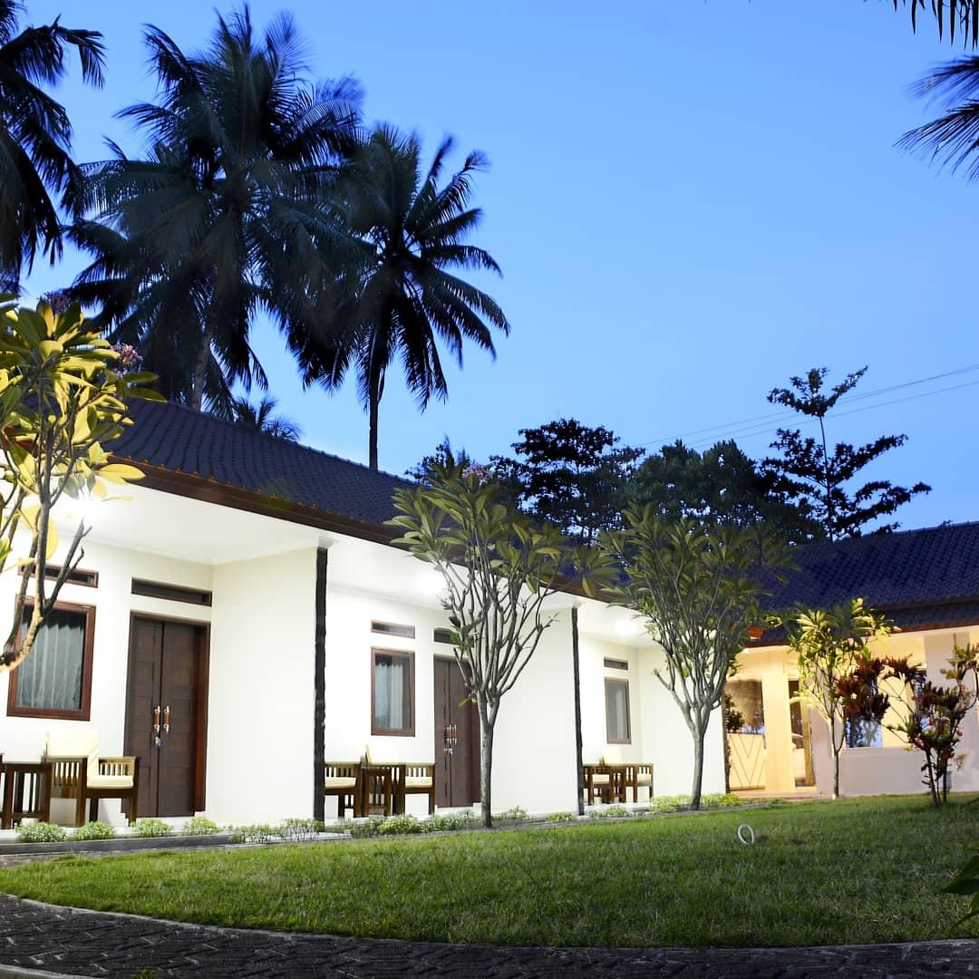 Cover Image for Hotel