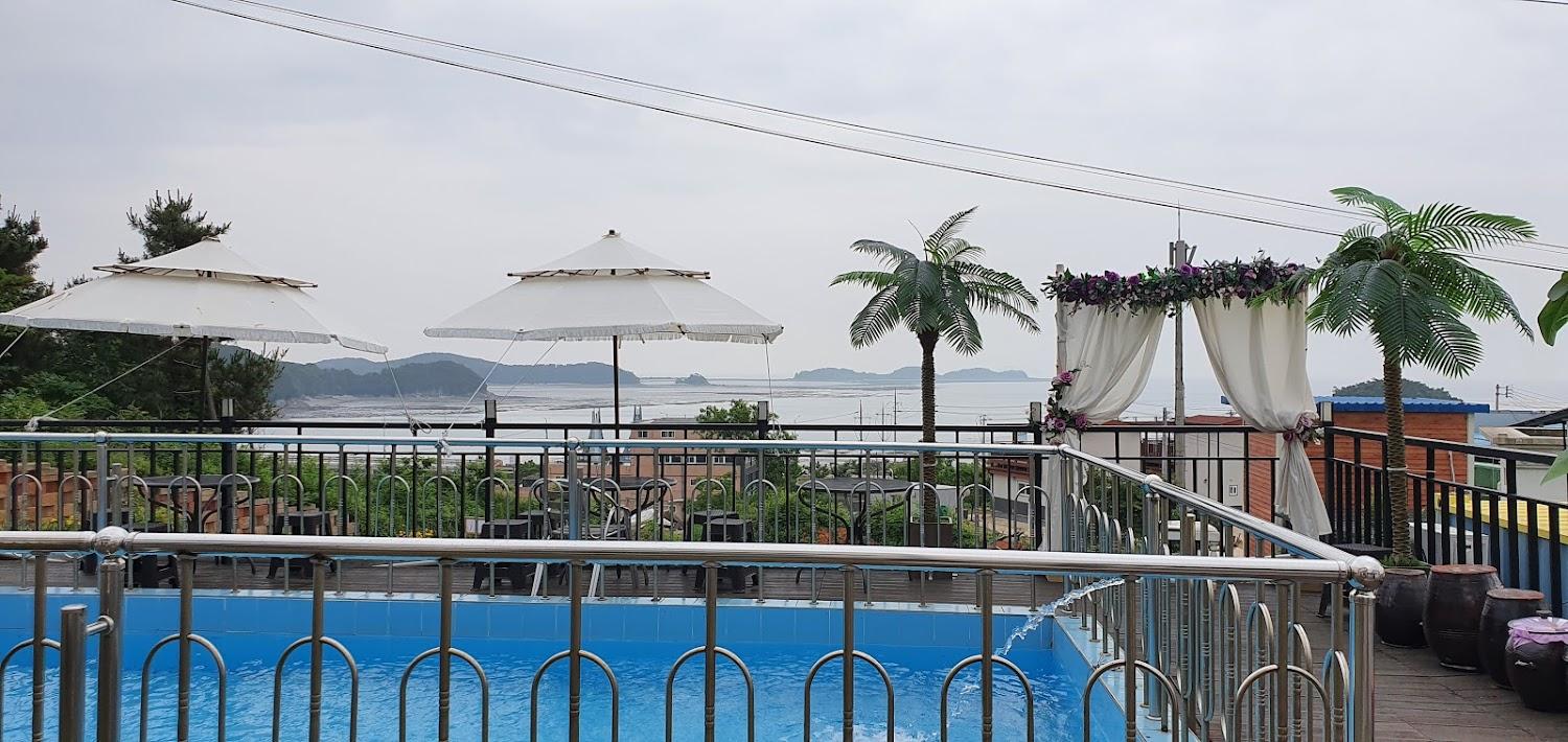 Cover Image for 갤러리스파펜션 (Daebudo (Seonjedo) Fantasy Pension (Ocean View, Spa, Beam Projector))