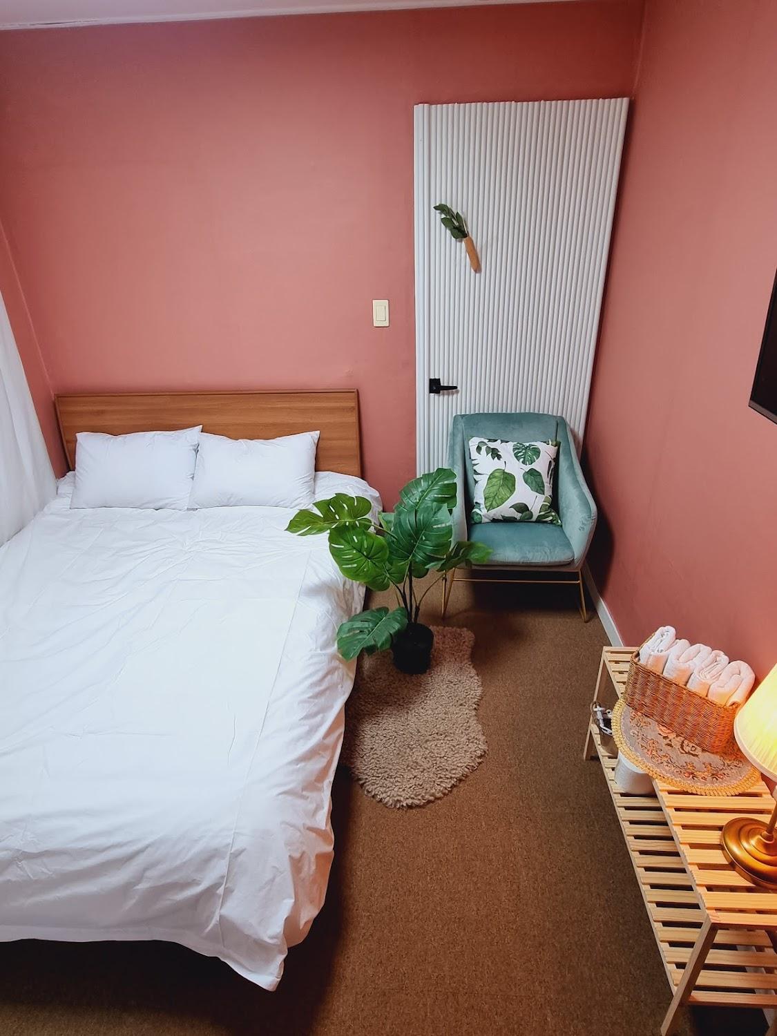 Cover Image for SPACE GUESTHOUSE