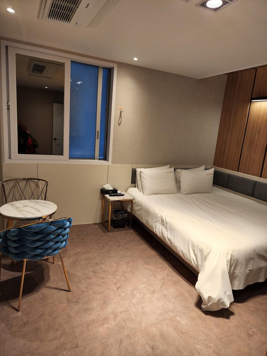 Cover Image for Win Motel