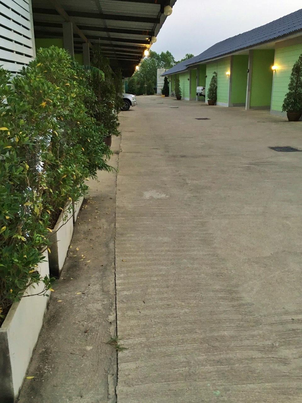 Cover Image for โรงแรม เลิฟลี่ สเตชั่น อ.จอมบึง
