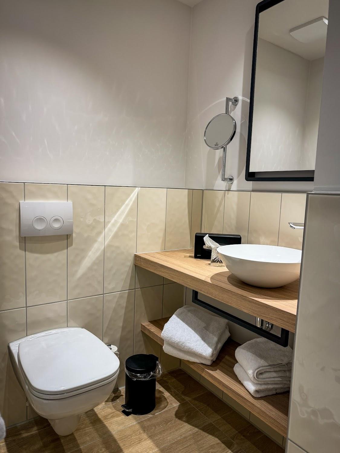 Cover Image for June Six Hotel Hannover City