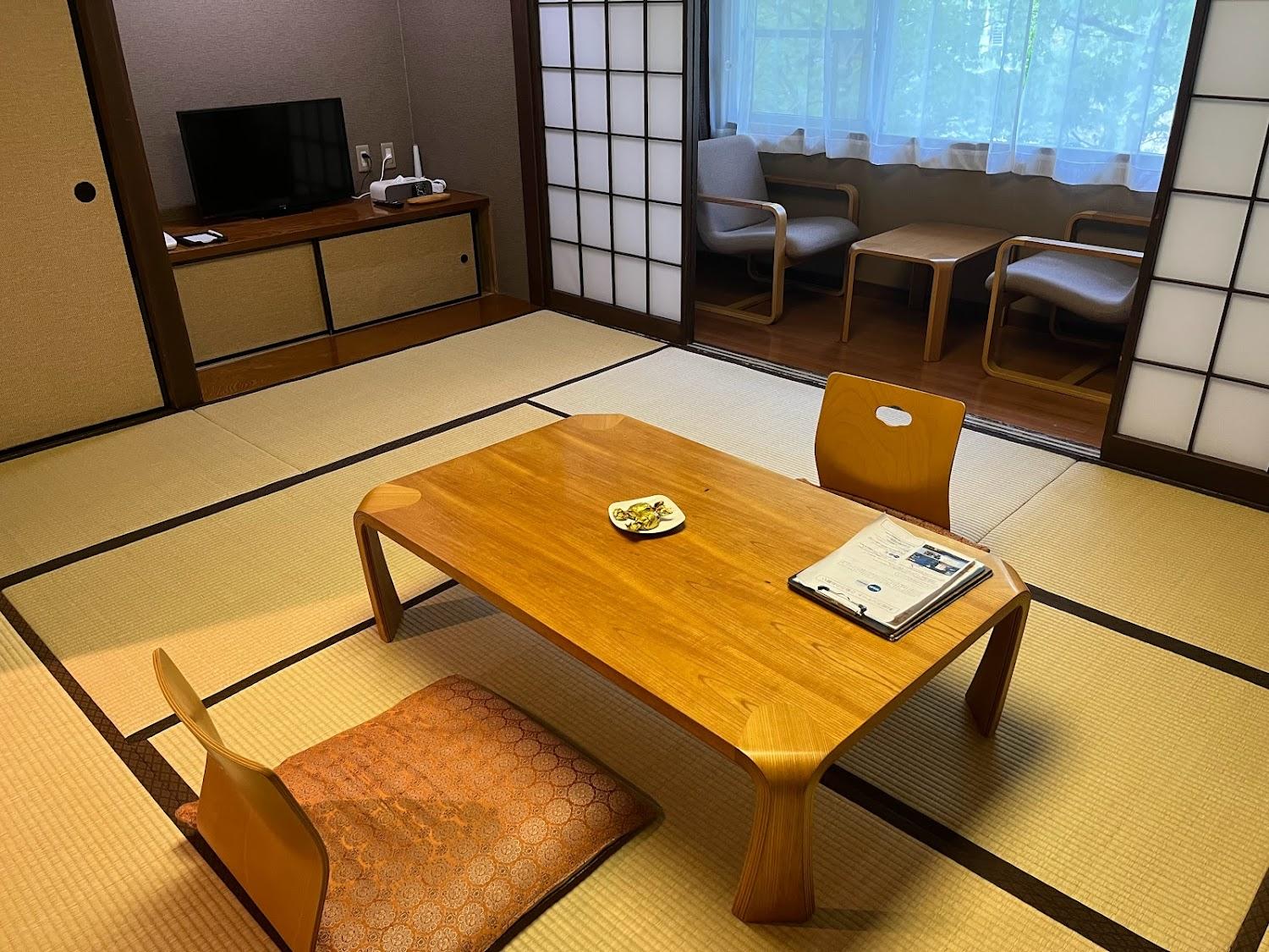 Cover Image for 風木立の川辺 紫明館