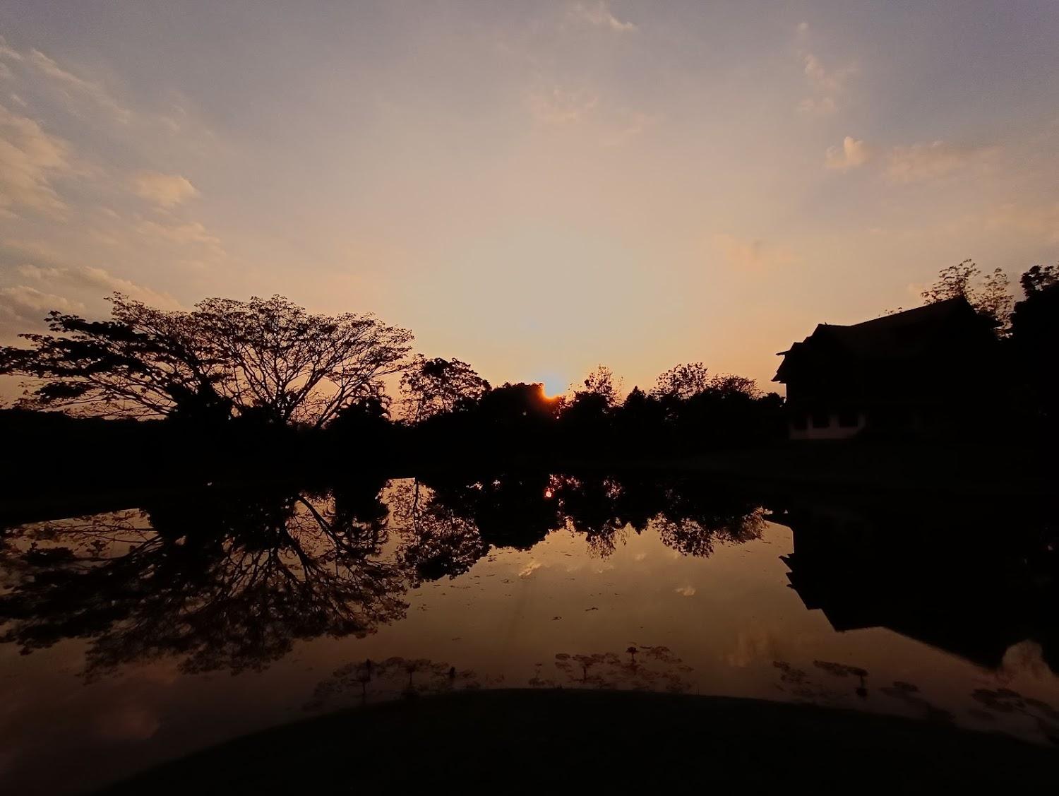 Cover Image for บ้านชมเดือน