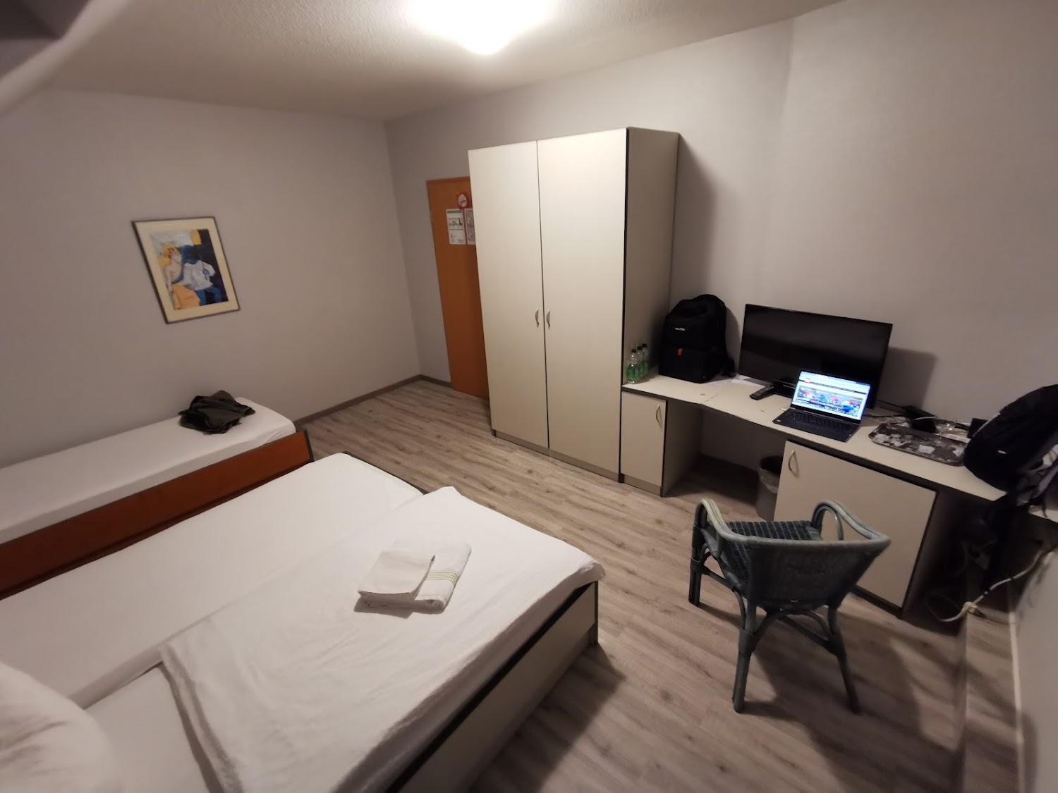 Cover Image for Donatus Hotel