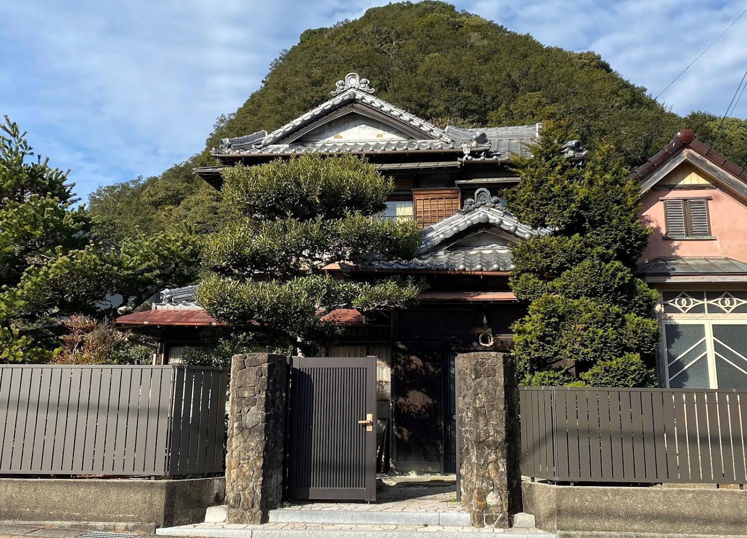Cover Image for Abuden Staying in Kumano ーホームステイみたいな宿ー