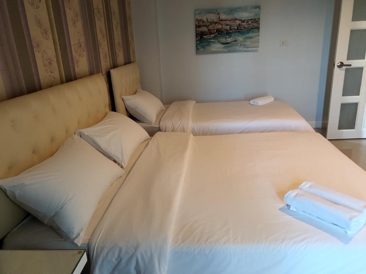 Cover Image for Baan Him Service Apartment