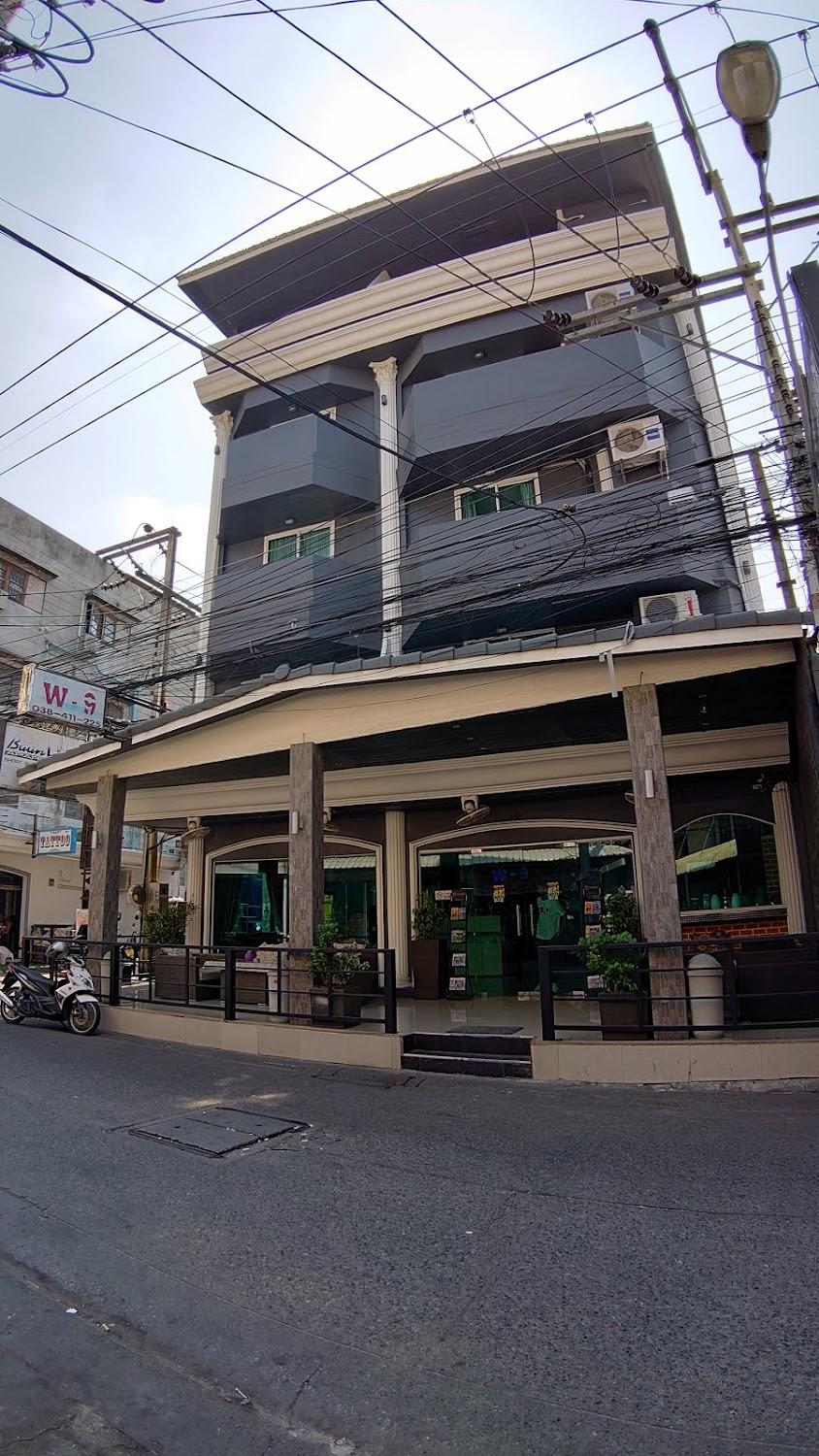 Cover Image for W-9 Hotel