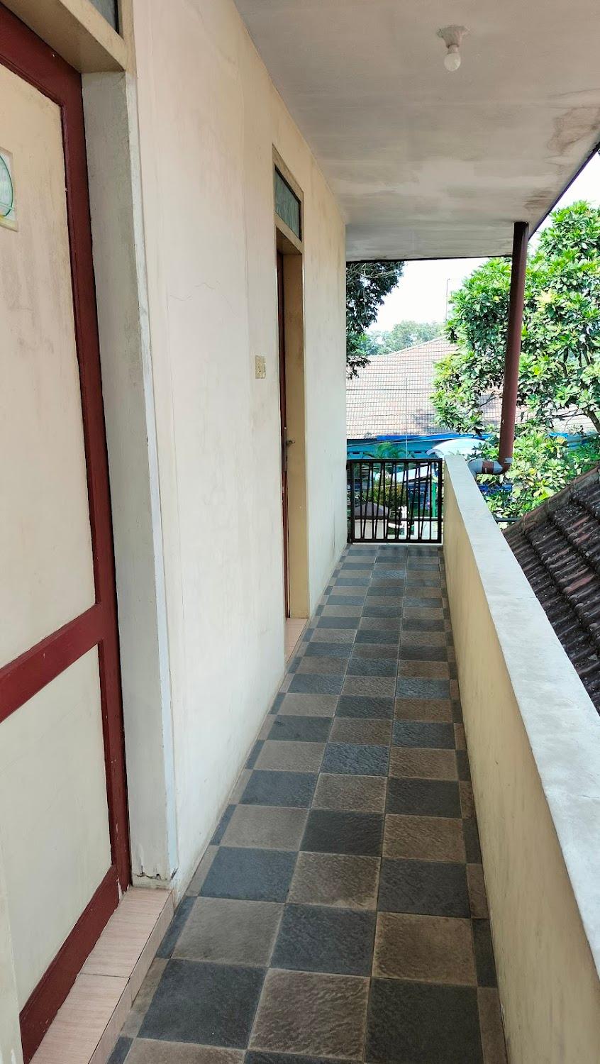 Cover Image for Tini's Guest House Malang Mitra RedDoorz