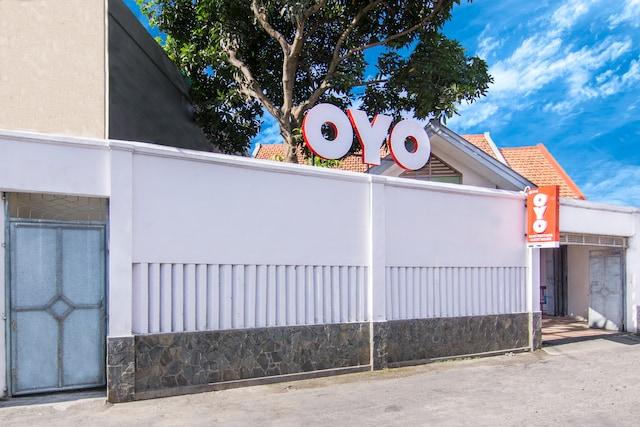 Cover Image for SUPER OYO 890 Dewi Fortuna Guest House
