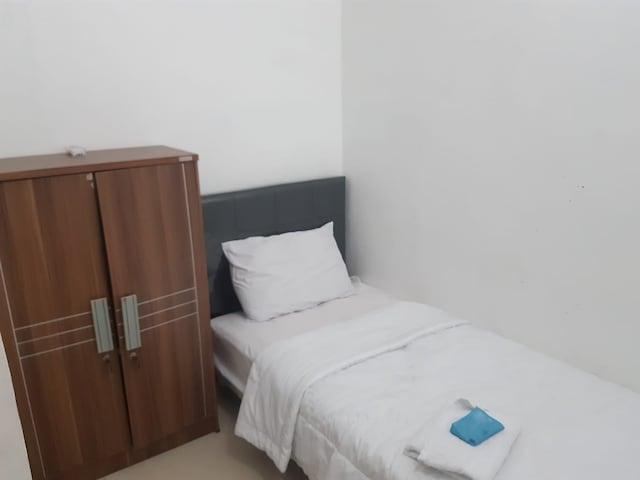 Cover Image for OYO Life 2325 Kost Wisma Hj 61