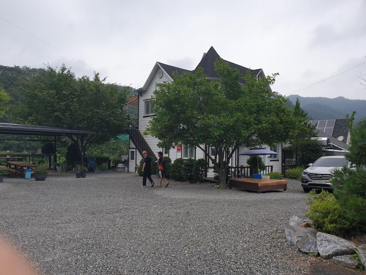 Cover Image for 강산에모여앉아