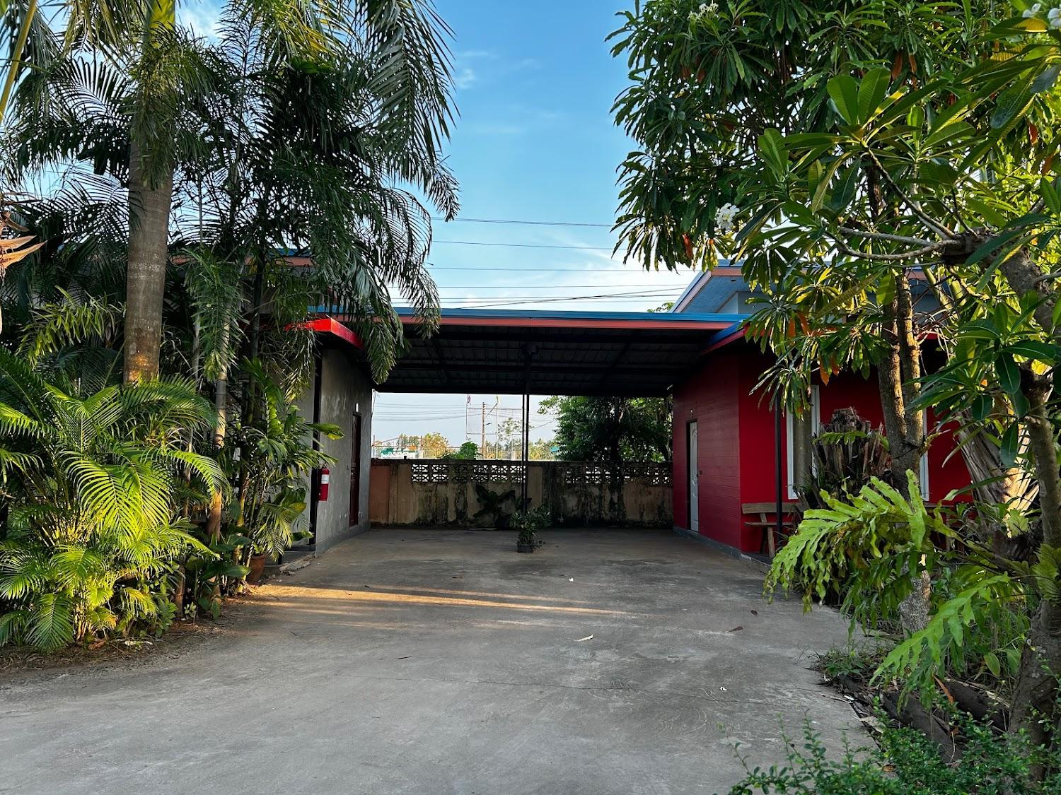 Cover Image for โชคดีรีสอร์ท