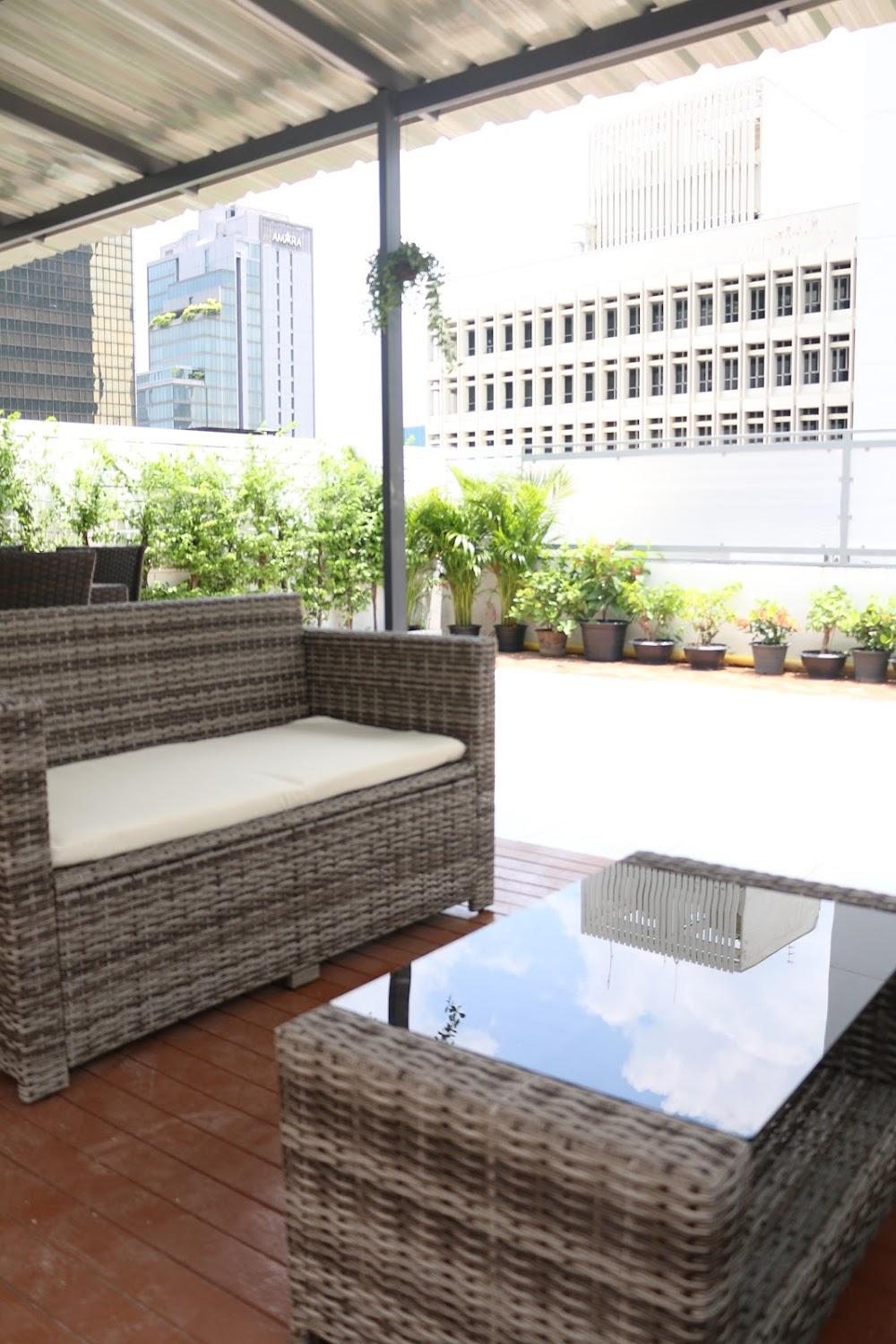 Cover Image for The Urban Age DeLuxe Hotel