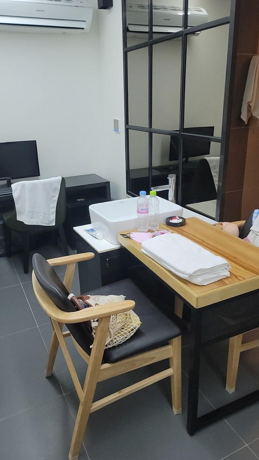 Cover Image for 부띠끄호텔 가즈아