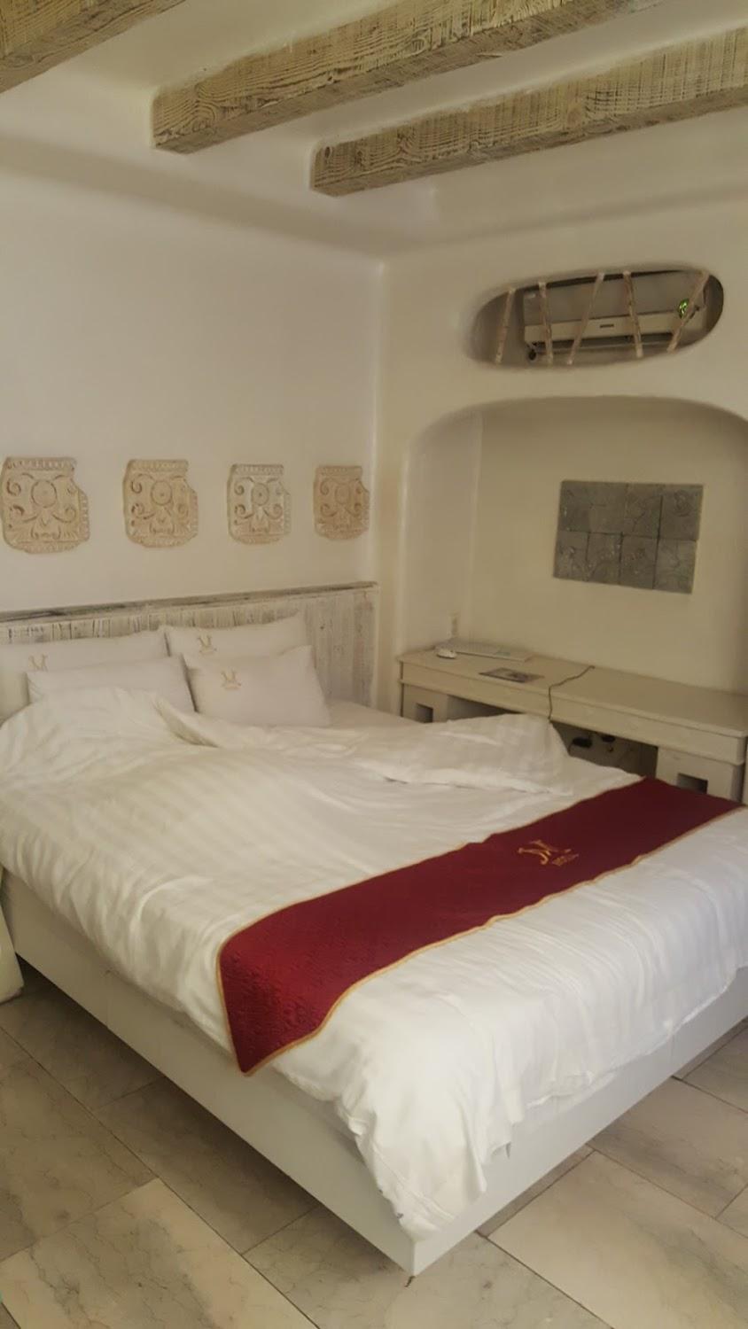 Cover Image for M Hotel