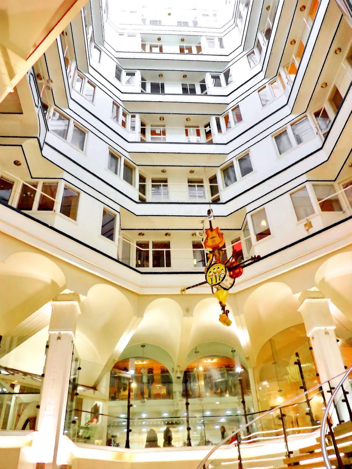 Cover Image for Signature Living Hotel