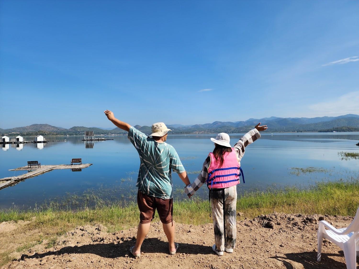 Cover Image for The lake country hill