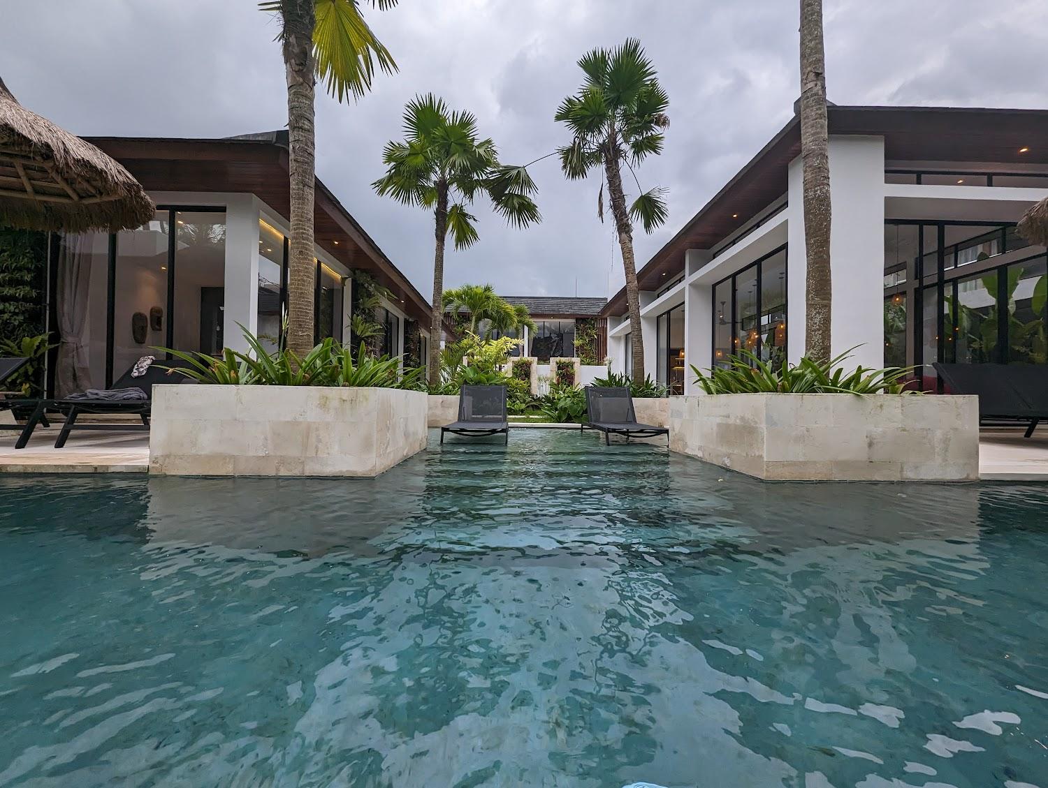 Cover Image for Ảnh At a glance