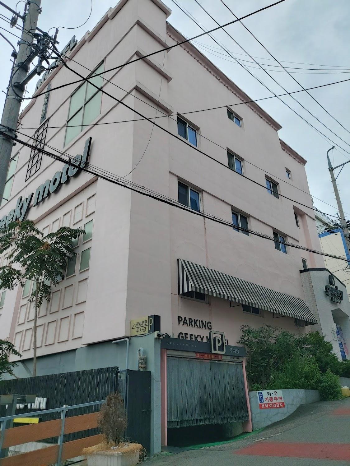 Cover Image for Daegu Pyeongridong Geeky