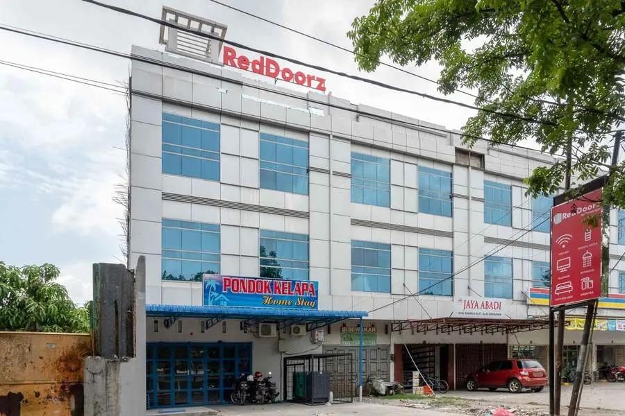 Cover Image for RedDoorz near Manhattan Square Medan
