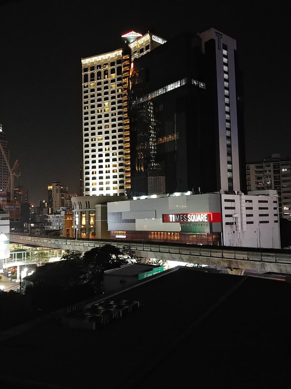 Cover Image for Twin Peaks Sukhumvit Suites
