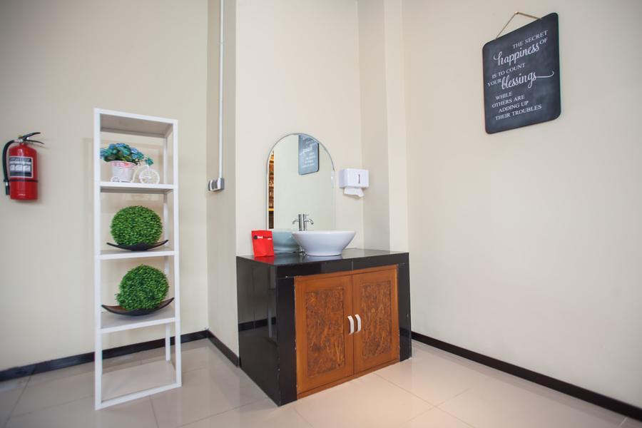 Cover Image for RedDoorz Premium @ Jalan Cengkeh Malang