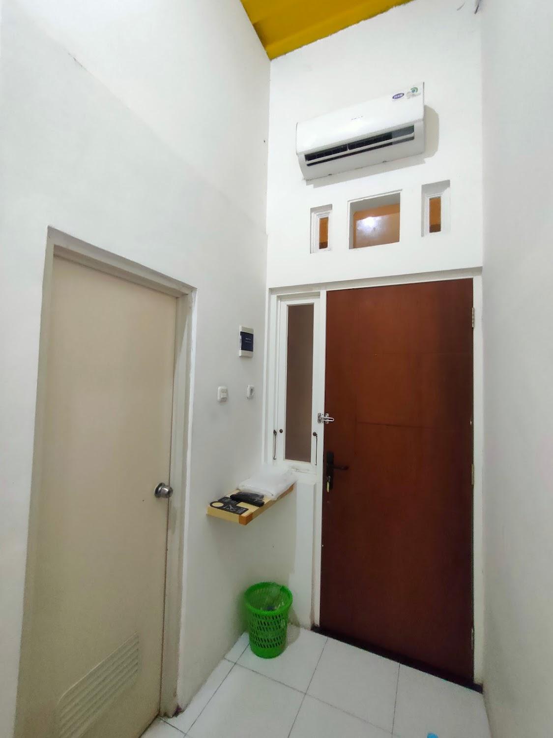 Cover Image for RedDoorz near Puri Anjasmoro Area Semarang
