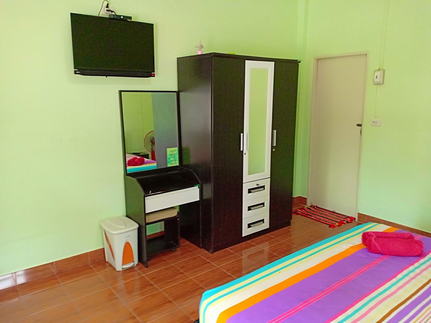 Cover Image for แดงรีสอร์ท