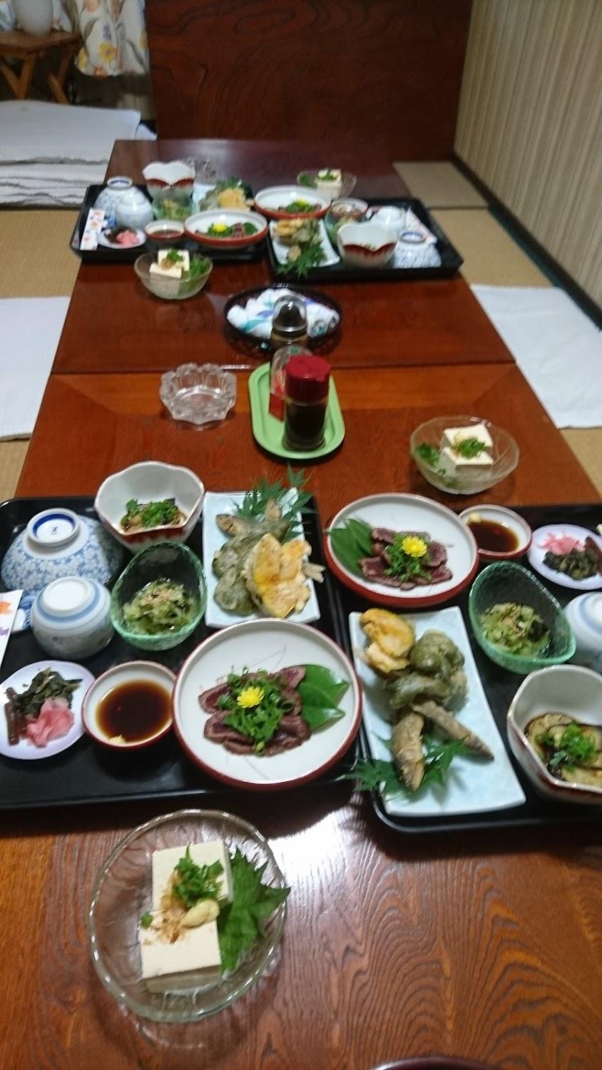 Cover Image for Minshuku Hidakagawa