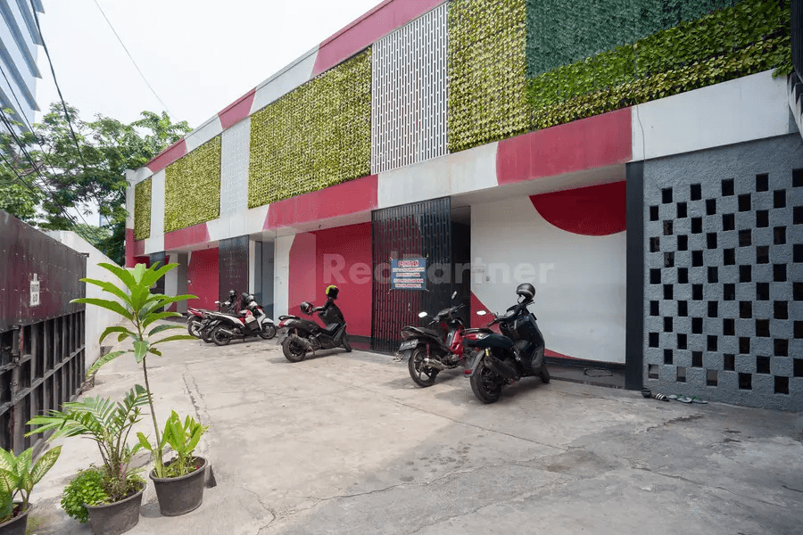 Cover Image for J&B Rooms Utan Kayu Jakarta RedPartner
